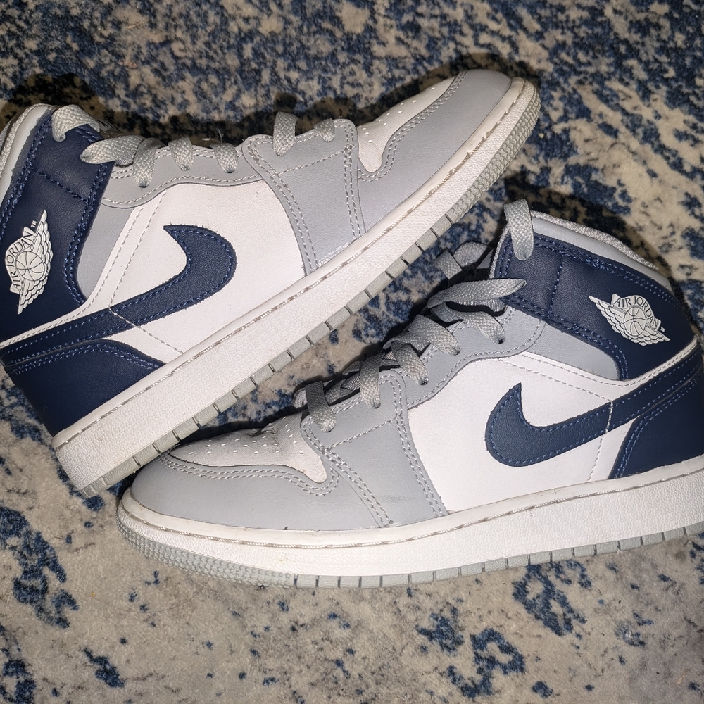 Big kids Nike Air Jordan's I Mid SE